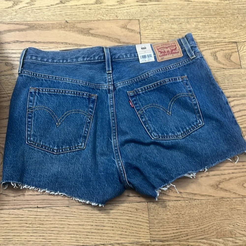 Levi's Blue Jean Shorts with Distressed‎ Hem size 34 - Picture 2 of 7